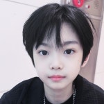 Pin page 아역배우/ kidsmodel 구현 ❤ on Instagram: 모노톤으로 바꾸니까 더 예뿌당!!  오늘도 수고했어 아들 최고야!! 😊👍 en 2024