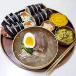 미쟈네식탁❤미쟈의냠냠레시피,집밥한식,koreanfood บน Instagram: “#광고 평양냉면&김밥❤ . 해장으로다가 냉면에 김밥 먹었어요... 