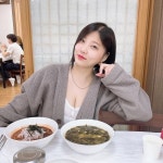 page 율리🍑 이태원 복숭아 on Instagram: “. 강원도 맛집 추천이욤..🤍 저번에 스포했던 “완전맛있어” 하는 짤에 나온 곳! 강릉 [장안횟집]... 