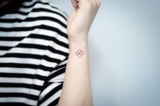 전주타투🍓타투이스트 베리🍓(@bery_forestink)님: 🍀 . . . #손목타투 #크로버타투 #미니 #라인타투 #smalltattoos #전주타투