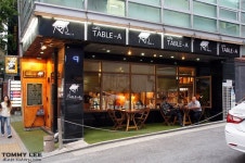 작고 아늑한 느낌~ 홍대 카페 테이블A | Korean cafe, Places to eat, Small rooms