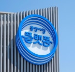 m t o studio m t o studio on Behance | 간판, 비주얼 아이덴티티, 브랜딩