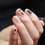 ㅋㅋ #nailcc @41shop #네일디자이너지니 #네일 #네일아트 #4… | Negative space nail art, Space nails, Negative space nails 네일... 