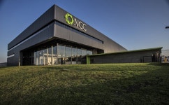 Pin de 조성준 em 모곡동 s1 | Arquitetura, Design de fachada, Design exterior