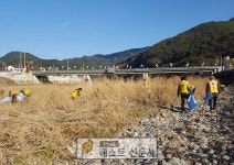 앞 낙동강변 환경정화활동 실시   봉화군(군수 엄태항) 소천면 대한적십자 여성봉사회(회장 나은경)는 12월 4일(수) 회원 15명이 참석한 가운데... 