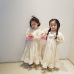 뚜뚜패밀리(뚜아뚜지TV) on Instagram: . 오늘 뚜뚜는 이모.삼촌들이... #뚜아뚜지 #쌍둥이#딸스타그램💕 | 여자 사진 포즈, 포즈, 사진 포즈