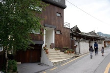 좋아요 164개, 댓글 6개 - Instagram의 권일민(@bukak123)님: Stroll around a village, Bukchon, Seoul, Korea (동네 한바퀴, 북촌... 