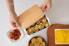 유토이미지 | 키토김밥_키토김밥 도시락 싸는 사진 이미지