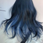 바람 살랑살랑 불때 매력터지는 시크릿투톤 💙 전체탈색 부담스러우시면 ! 투톤염색 추천드립니다👍🏻 | 헤어 제품, 투톤염색... 
