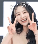 지호 (Jiho) 지호 (Jiho) | Jewelry, Crown jewelry, Peace gesture