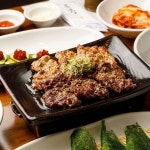 대한민국 3대떡갈비 남도예담! 남도예담은 전통방식 그대로 담양떡갈비를 만듭니다. 100% 담양에서 자란 암소 한우고기로, 직접 지방을... 