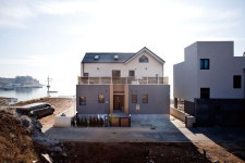 우여곡절 끝에 지은 여수 주택 우여곡절 끝에 지은 여수 주택 | 1boon | House styles, House, Mansions
