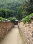 대구 인흥마을. 흙담장과 담쟁이의 고즈넉한 멋. 보는 이에게 힐링을 주는 듯. Inheong village, Daegu, Korea. The... 
