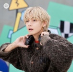 스포티파이 Spotify Korea no Instagram: 오직 스포티파이에서만 볼 수 있는 뷔의 비하인드 포토📸 in 2023 | Taehyung, Kim... 