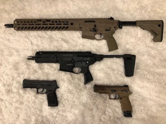AR-15에 있는 핀