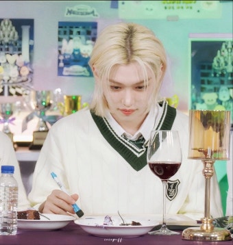Felix [용복] icon + wallpaperStray Kids [스트레이키즈] 6 YEAR ANNIVERSARY YouTube Live Felix [용복] icon...