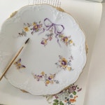 #포슬린페인팅 #울산포슬린 #포슬린수업 #porcelainpainting #handpainted #artwork #porcelain #plate #flower #ribbon #drawing... 