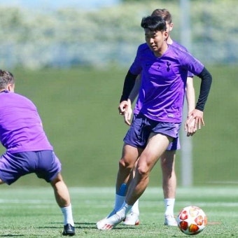 푸우우우우욱 꿀 잠 자면 좋겠어요c      손흥민 HeungMinSon  Sonny NiceoneSon… | 축구 선수, 축구, 선수