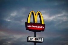브랜드를 돋보이게 만드는 5가지 팁 브랜드를 돋보이게 만드는 5가지 팁 | Mcdonalds, Mcdonalds, Mcdonald