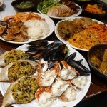 자연별곡🍚 디너타임으로 가니까 메뉴가 굉장히 다양하고 풍성😲 들어서자마자 해안가맛집 코너로 돌진하여 접시 채우기😁 꽃게찜... 