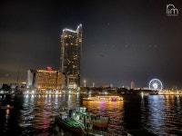 초대하여 리버사이드에서 라이브 음악을 듣고 아름다운 풍경을 감상할 수 있는 좋은 분위기를 즐기자.... 