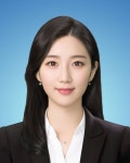 팝콘스튜디오 | 취업사진 승무원사진... 팝콘만의 촬영기법 및 리터칭기술로 그 차이를 느껴보실 수 있답니다😊 . . 같은 사진이더라도... 