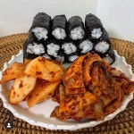 Instagram의 먹을 복이 많은 푸드펜다 🍚님: “🍴문화마당 충무김밥 . 통영 현지 맛집을 집에서 먹다니,,🤍 요즘 오징어 금값인데 이렇게나... 