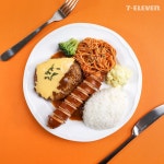 [이벤트] 응답하라 1988 촉촉한 함박스테이트… 아니 함박스테이크랑 탱글탱글 토네이도소시지까지 얹어서 주세요 경양식 레스토랑에서 먹는... 