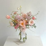 오르떼플라워 _ 양주꽃집 양주부케 플라워클래스 on Instagram: 지난번... #오르떼플라워화병 . . 🏷예약… | 아름다운 꽃, 가짜 꽃, 웨딩 부케