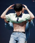 #oneuswallpaperseoho #레이븐 #서호 #이도 #건희 #환웅 #시온 #원어스 #손동주 #여… | Hot korean guys, Shirtless men, Abs... 
