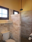 Stand Up Shower Design For Small Bathroom 13 #smallbathroomdesignswithshower #masterbathroomstandupshower | 화장실, 빌딩
