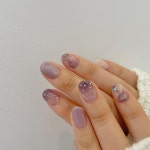 “유리구두 인기 최고....💜 #다혜킴네일_유리구두 65.000원 @from_the_nail_korea #도깨비젤 @tiny_korea… | Nails