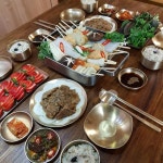 오랜만에 네식구 밥상차림이네요... 세상 푸짐한 느낌~~😊 첨가제 없이 만들어 바로 배송되어서 그런지 더 쫄깃하고 맛있네요... 