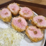 Pin page 냠냠나_먹스타그림일기💪 on Instagram: 먹어 본 돈카츠 중에 가장 부드러웠따 🍘 다시 먹고 싶은 #히레카츠맛집 선홍빛으로 잘... 