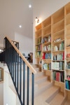 계단 옆 책장 | 호미파이 & homify