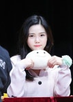 부산 디자인 센터 #오마이걸 #옴걸 #OHMYGIRL #효정 #최효정 #HYOJUNG #부산 #팬싸 #디자인센터…  | 연예인, 애니메이션 코스프레... 