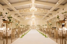 아이웨딩 > 브랜드 > 웨딩홀 > 명동라루체 아이웨딩 > 브랜드 > 웨딩홀 > 명동라루체 | Ceiling lights, Chandelier, Table decorations