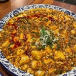 Instagram의 @shalala_sso님: “고추기름두른 마파두부 진심뽀끔밥시켜 비비고파 간이 딱 깐풍기 바이주를 부르는군화 우린 공자의술... 