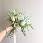 Instagram의 🌿플루브 [실크플라워, 조화부케, 꽃다발]님: “여름엔 그린&화이트로 싱그럽게💚♡💚🌿 촬영용 실크플라워 부케. 같은 색감으로... 