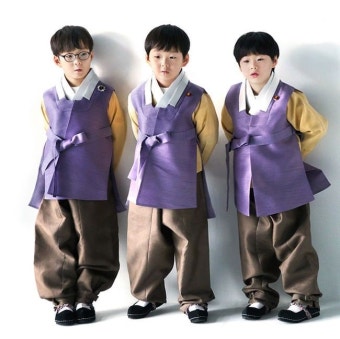 [OSEN=강서정 기자] 삼둥이 대한, 민국, 만세가 설 인사를 전했다.16일 대한, 민국, 만세 아빠인 배우 송일국 소속사 씨제스엔터테인먼트는...
