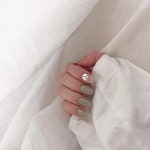 “💚오늘의 젤라또💚 오늘 많은 사랑을 받았던  #파츠네일 💅🏻 그린 컬러에 파츠로만 포인트 줬는데도 을~마나 예쁘게유🥰... 