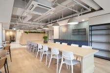 우드톤 따뜻하고 모던한 분위기의 160평 스타트업 사무실 인테리어 (서초구 서초동)