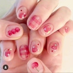 예쁜 손톱 ♡ 연남동 그날의네일 ♡ on Instagram: #체리탕후루네일 🍒 (9월 디자인 회5.9/ 비6.9) 울 윤정님도 바로 하고 가셔꾸 .. ♥️ 색감이... 
