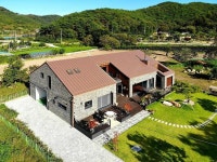 [BY 월간 전원속의 내집] 평생을 도시의 아파트에 살아 온 노부부는 인생의 남은 시간을 함께 할 특별한... | 집 스타일, 별장, 건축 디자인