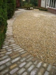 Natural stone cobblestone-ish path. | 보도