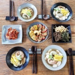 #미소띵의아침밥상 . 떡만두국으로 하루 시작했습니다. 남펴님께서 어제 제 차를 내부까지  깨끗이 청소해온게 이뻐서.. . 결혼해서 따악... 