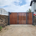 양개형 반 폴딩 대문. . #예집디자인 #제주대문 #제주정원시설 #서귀포대문 . . . . . . . . . . 예집디자인은 책임감과 사명으로 오로지 한 현장만... 