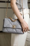 CHANEL 19 FLAP BAG 샤넬 19 핸드백 플랩 백[그레이][S사이즈] : 더플렉스 CHANEL 19 FLAP BAG 샤넬 19 핸드백 플랩 백[그레이]... 