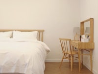 리모델링을 하면서 거실에는 구조상  간접 조명을 넣기가 애매했거든요.  그 부분을 침실에 해소했는데..  이건 침실 공간이 너무 넓다 보니... 