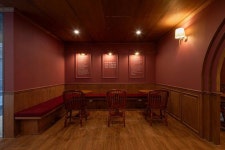 샹들리에로 앤티크한 분위기를 연출한 20평 카페 인테리어 컨셉 | 인테리어, 카페 인테리어, 카페